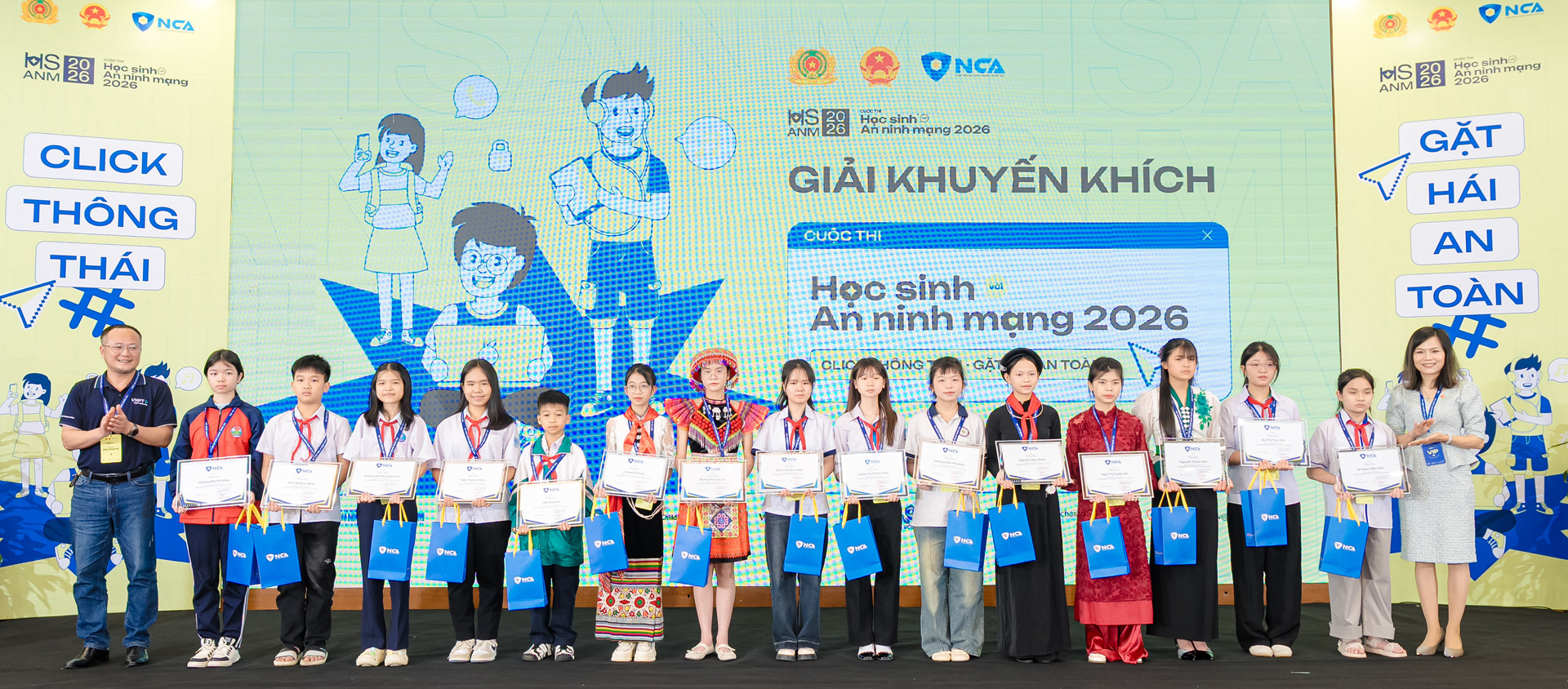 trao giai hoc sinh voi an ninh mang.jpg