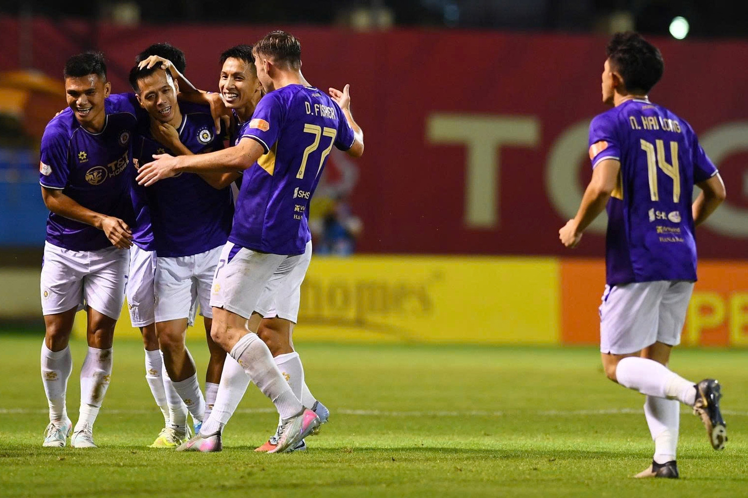 Hà Nội thắng Ninh Bình sau màn rượt đuổi siêu kịch tính