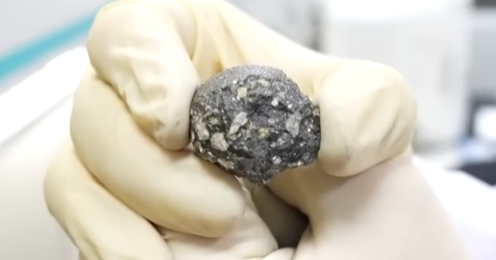 Trung Quốc tìm ra khoáng chất Mặt Trăng mới