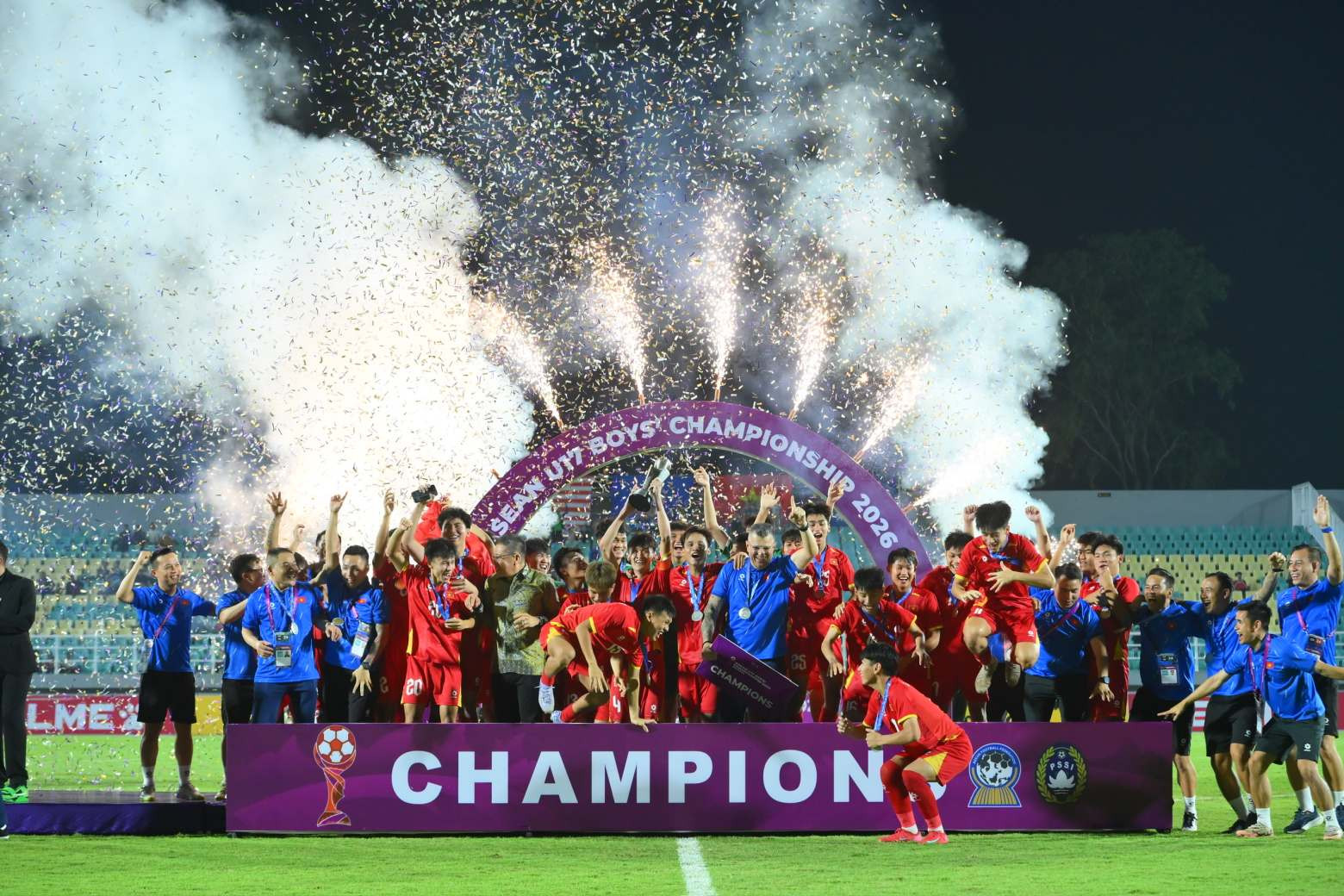 U17 Việt Nam thắng tưng bừng Malaysia, vô địch Đông Nam Á https://static-images.vnncdn.net/vps_images_publish/000001/000003/2026/4/24/u17-viet-nam-3765.jpg