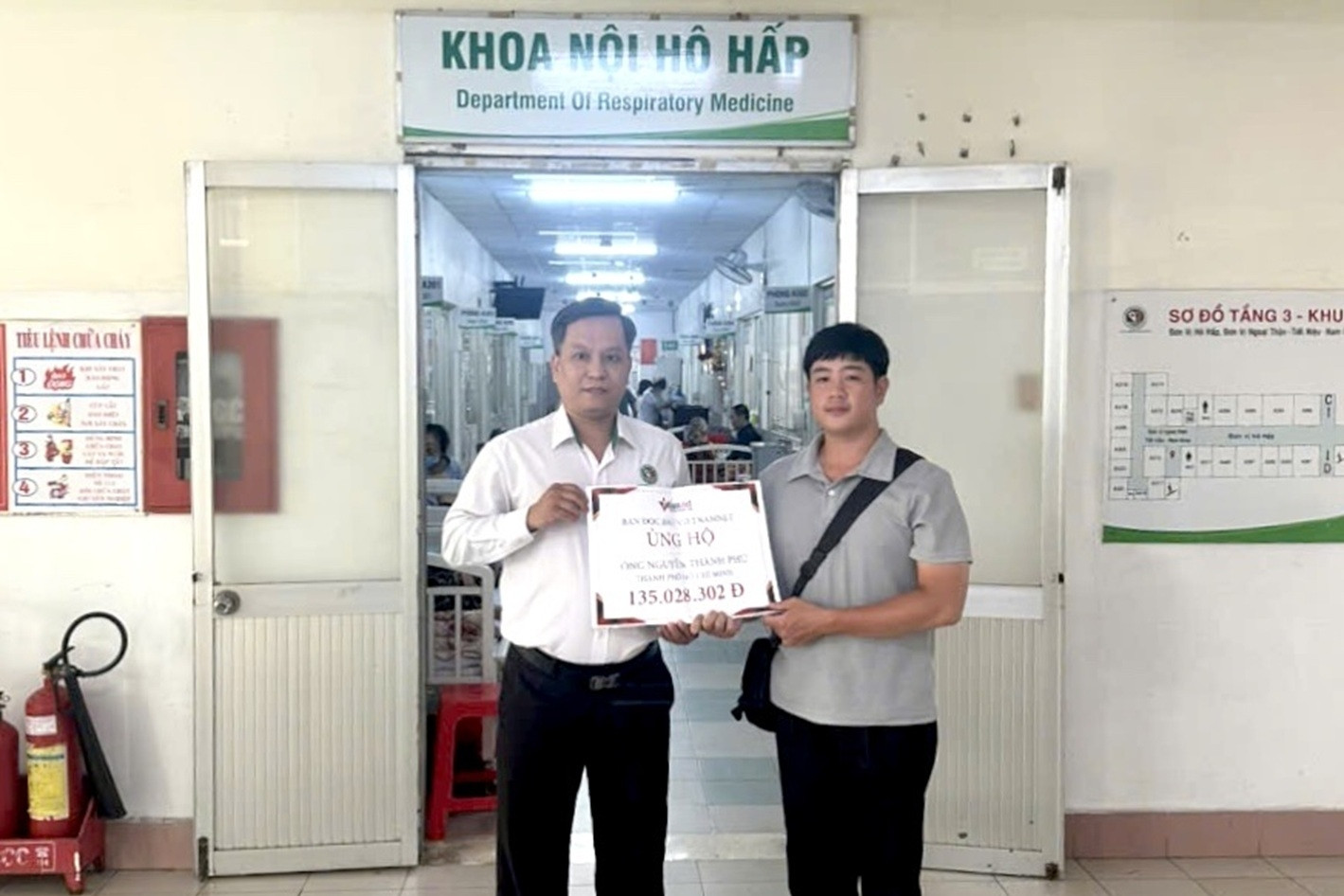 VietNamNet trao hơn 135 triệu đồng bạn đọc giúp ông Nguyễn Thành Phú