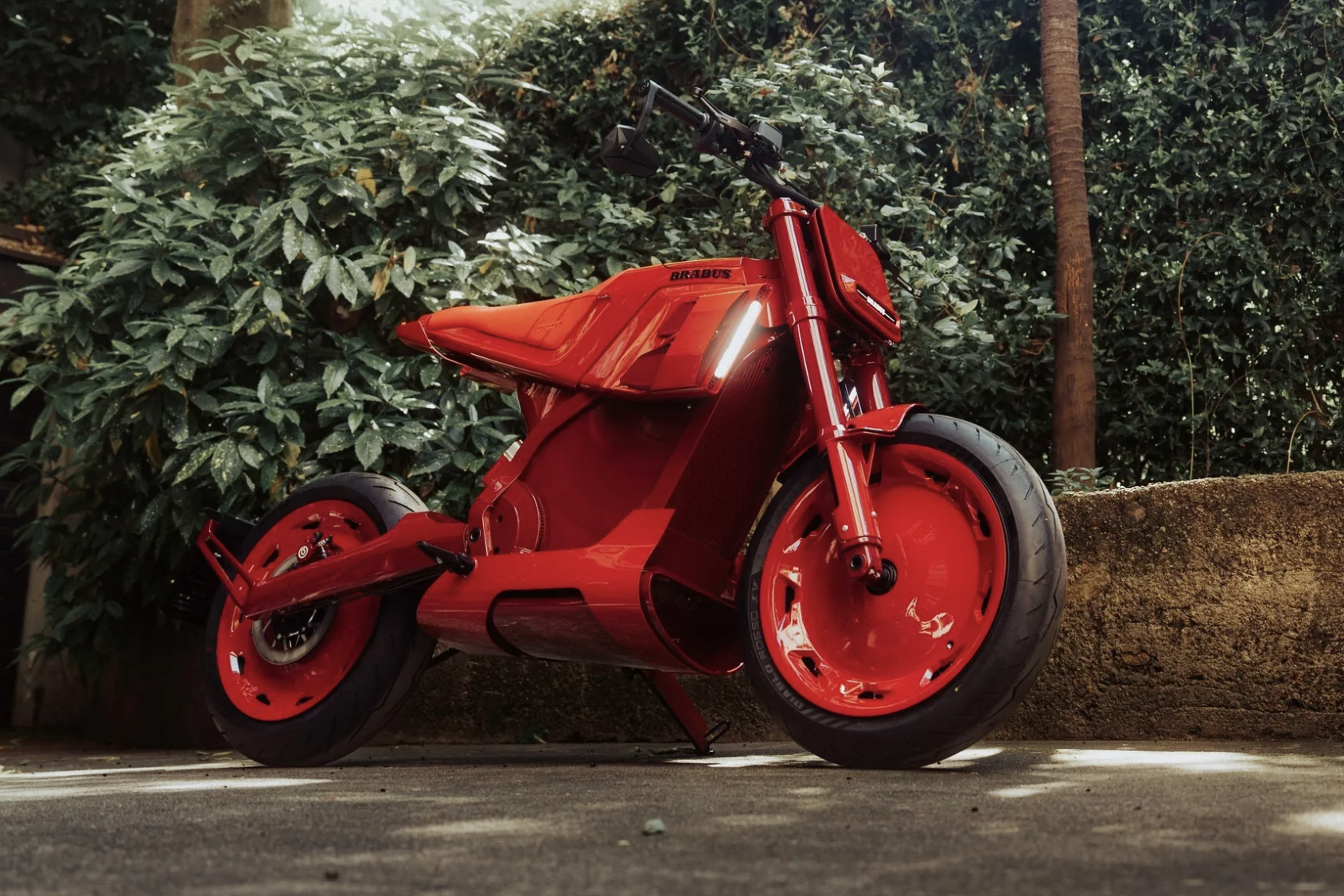 Xe máy điện thiết kế lạ Brabus chỉ 31 mã lực nhưng giá hơn 800 triệu, ngang ô tô