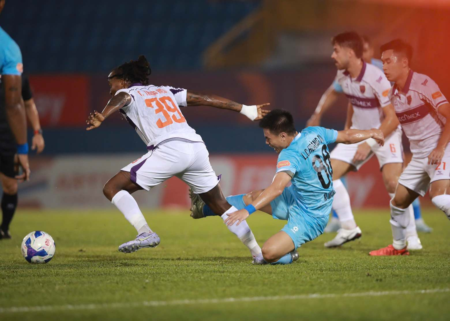 becamex tphcm vs nam dinh 1.jpg