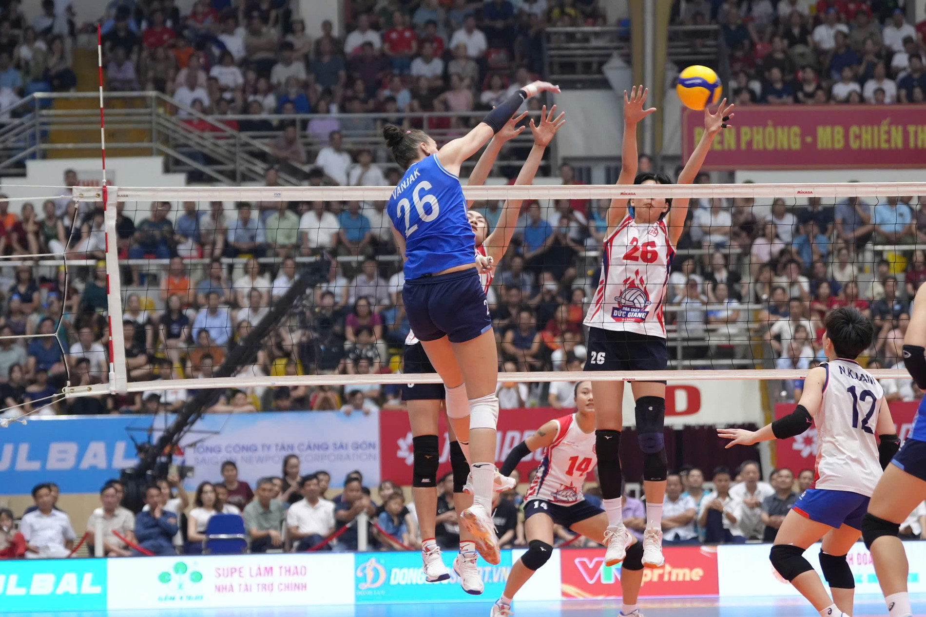 bong chuyen ha noi 3.jpg