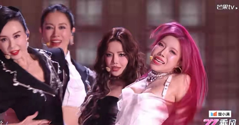 Ca sĩ Trang Pháp thắng kép, giới thiệu đặc sản kẹo lạc Hà Nội ở 'Đạp gió'