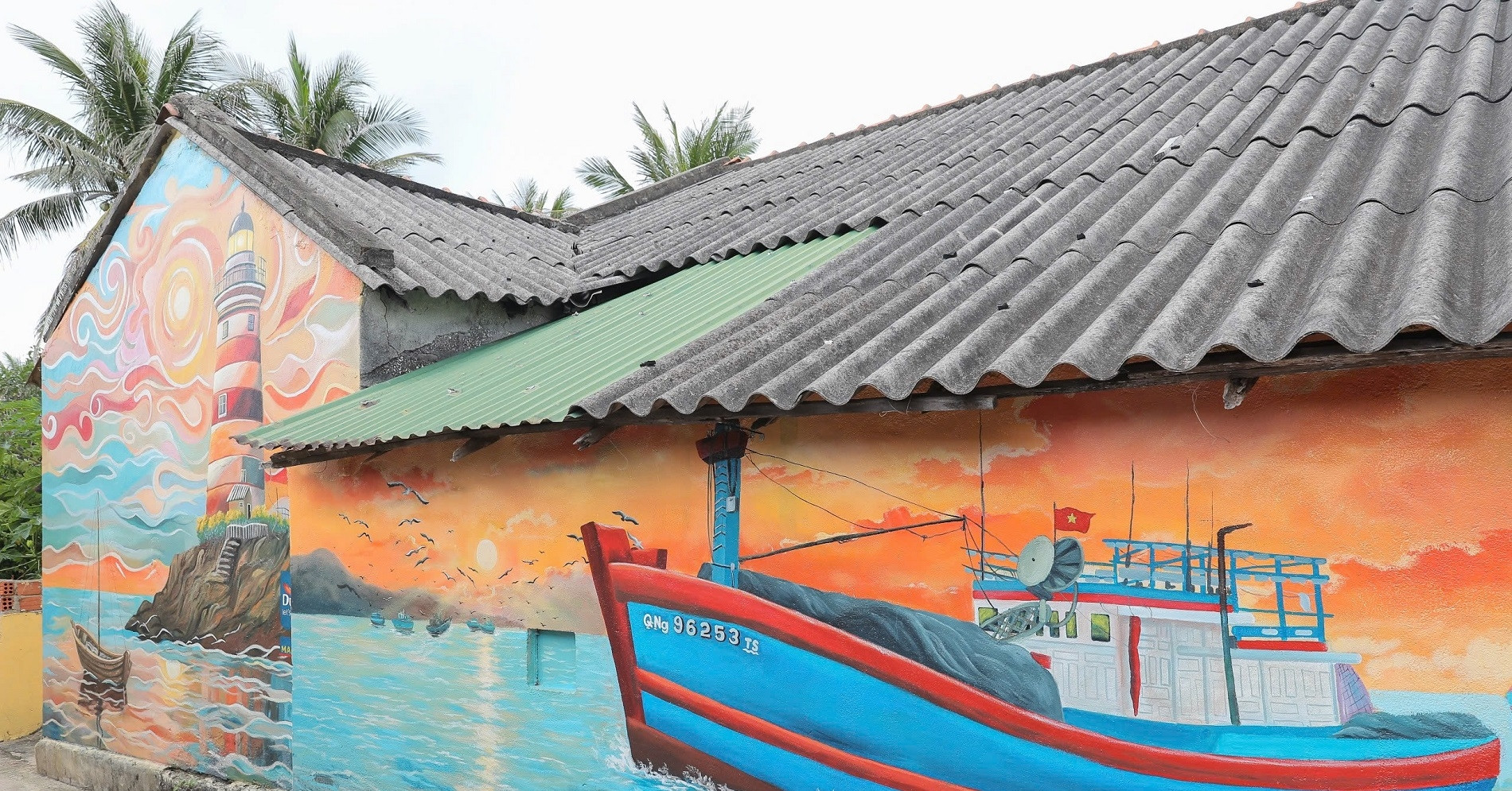 Đảo An Bình khoác áo mới với bích họa rực rỡ, thu hút du khách