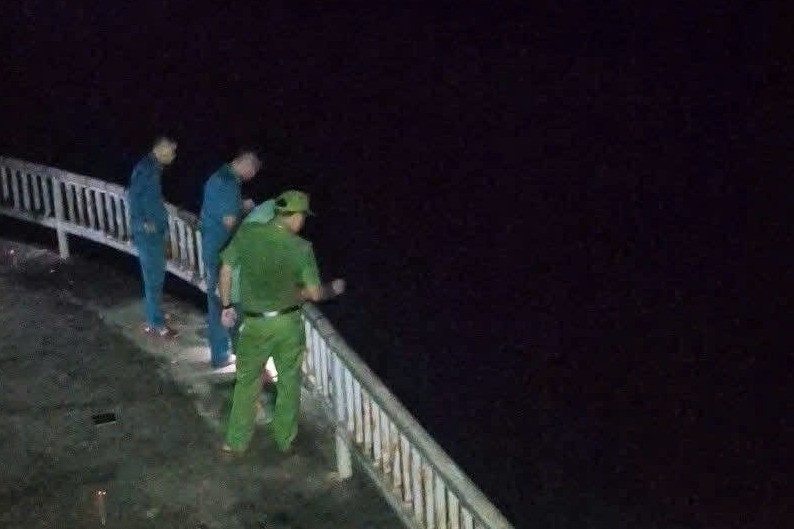  Để lại xe máy trên đập Krông Búk Hạ, vợ chồng trẻ nhảy hồ tử vong 