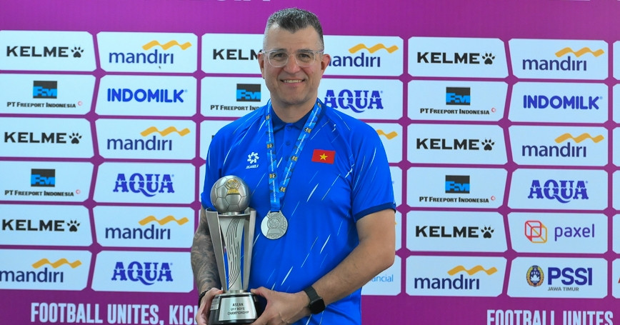 HLV Cristiano Roland chia sẻ cảm xúc sau chức vô địch U17 Việt Nam