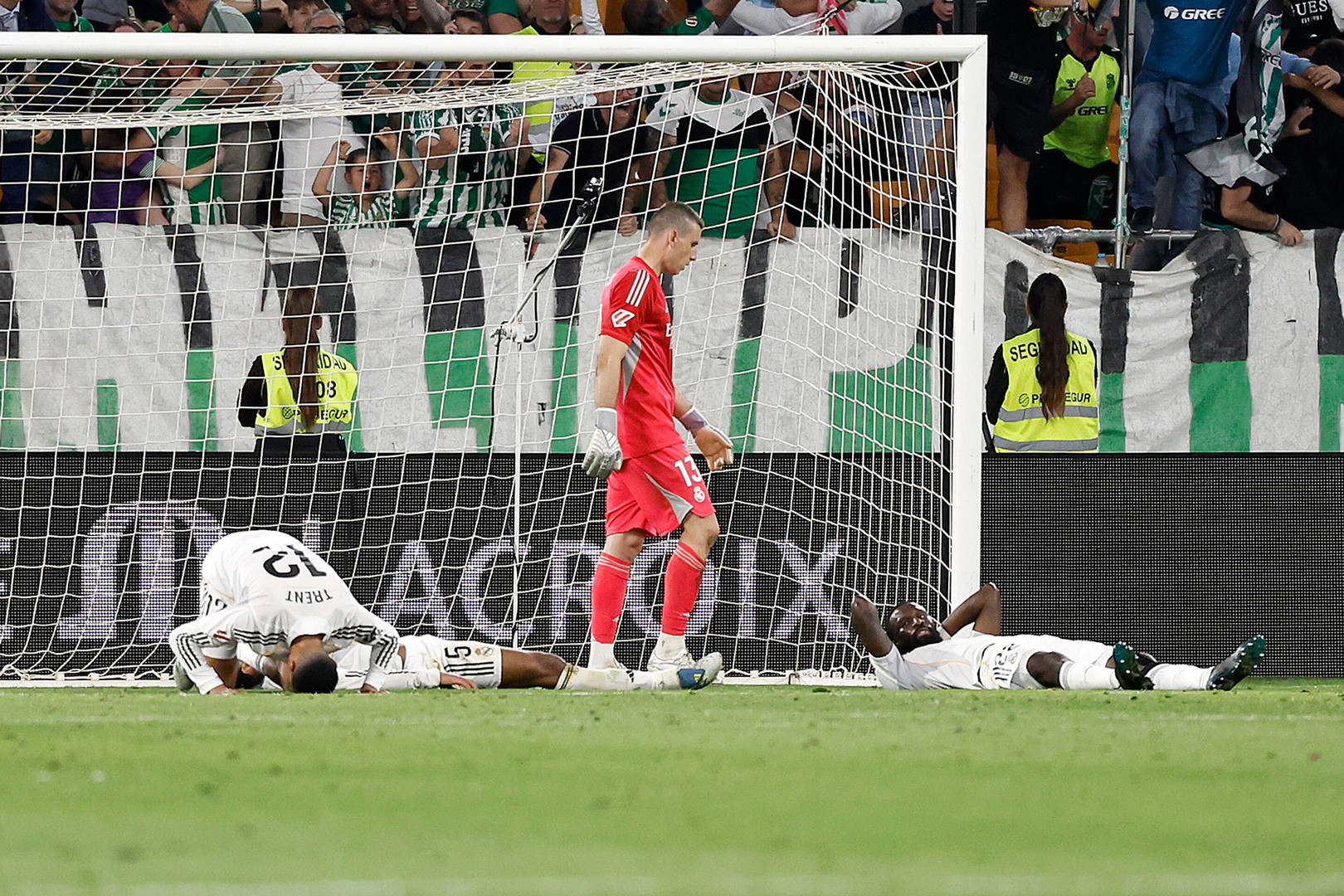 Lunin Betis Real Madrid 1 1.jpg