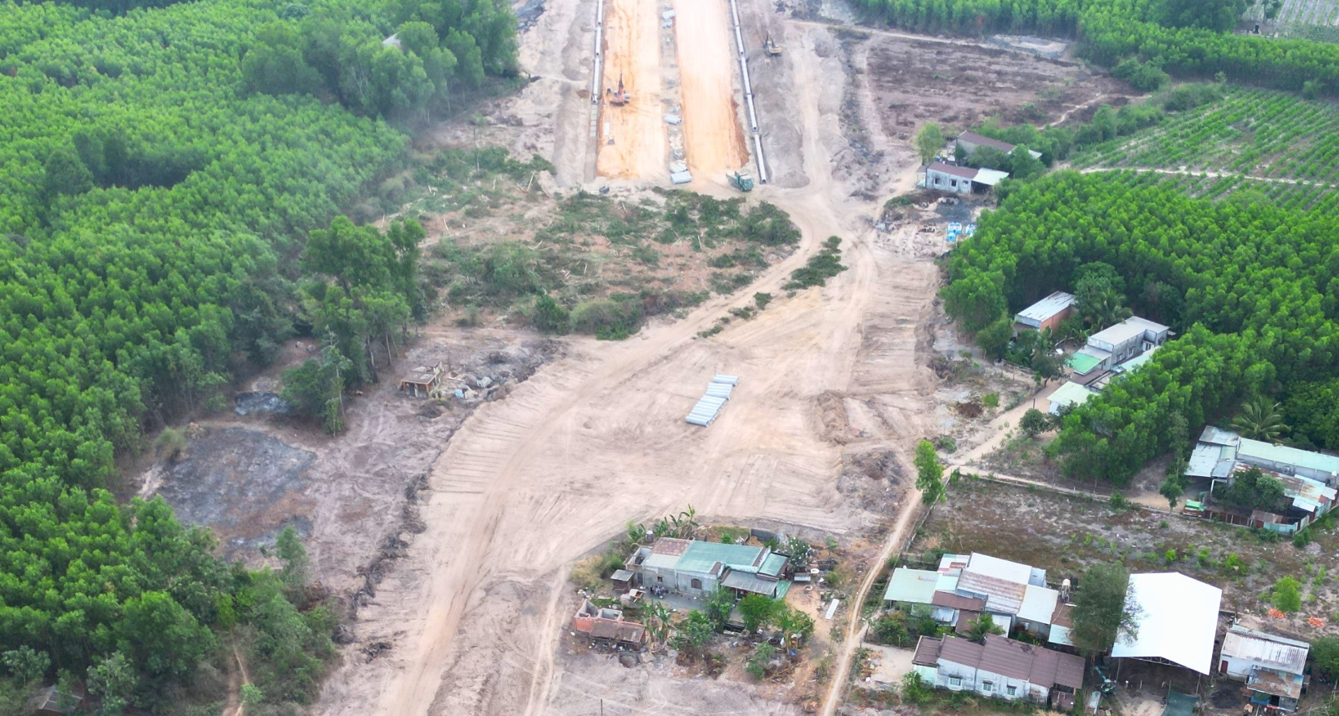 'Nút thắt' cản tiến độ tuyến đường kết nối sân bay Long Thành