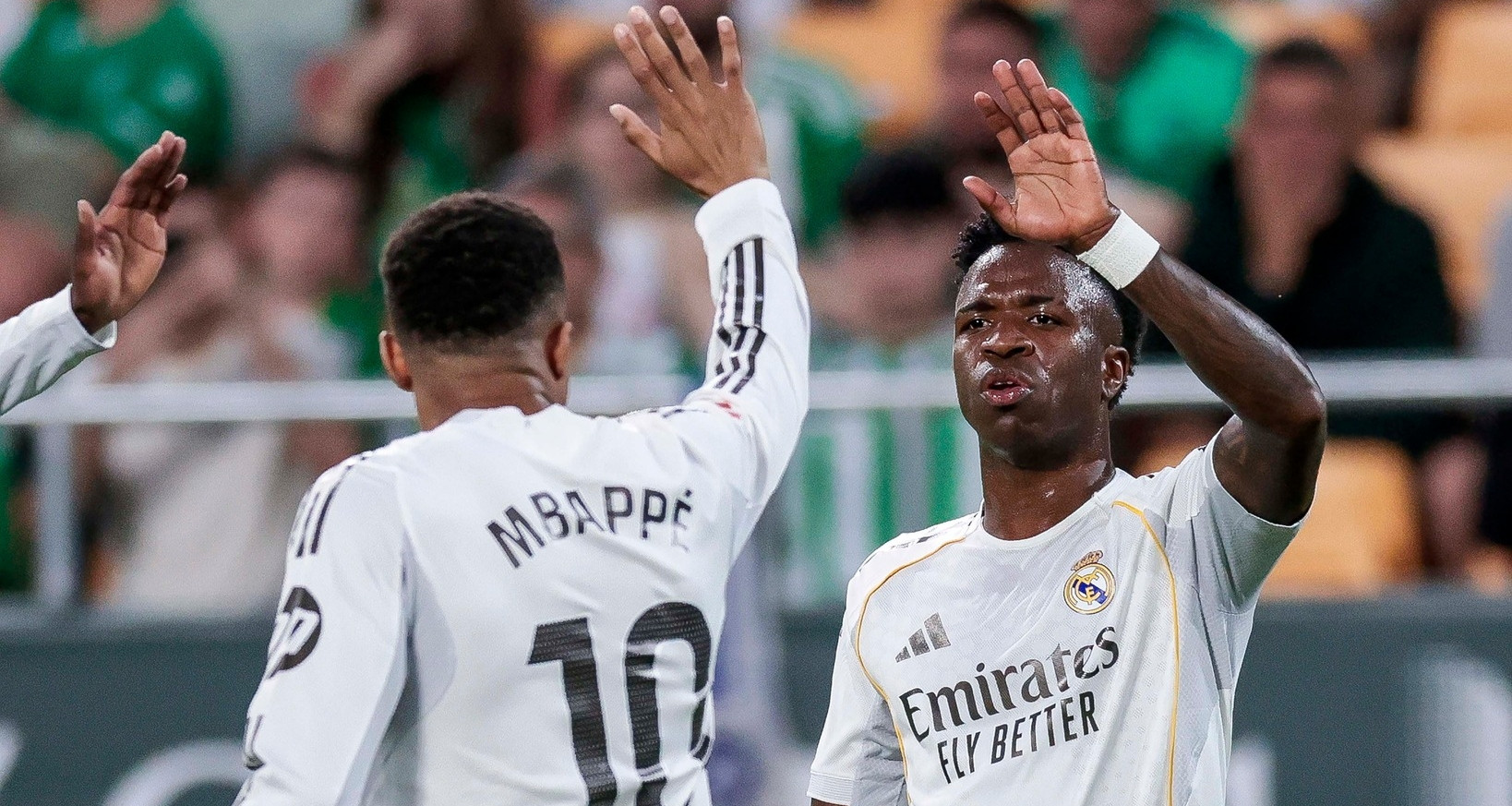 Real Madrid đánh rơi chiến thắng phút 90+4, Barca reo vui
