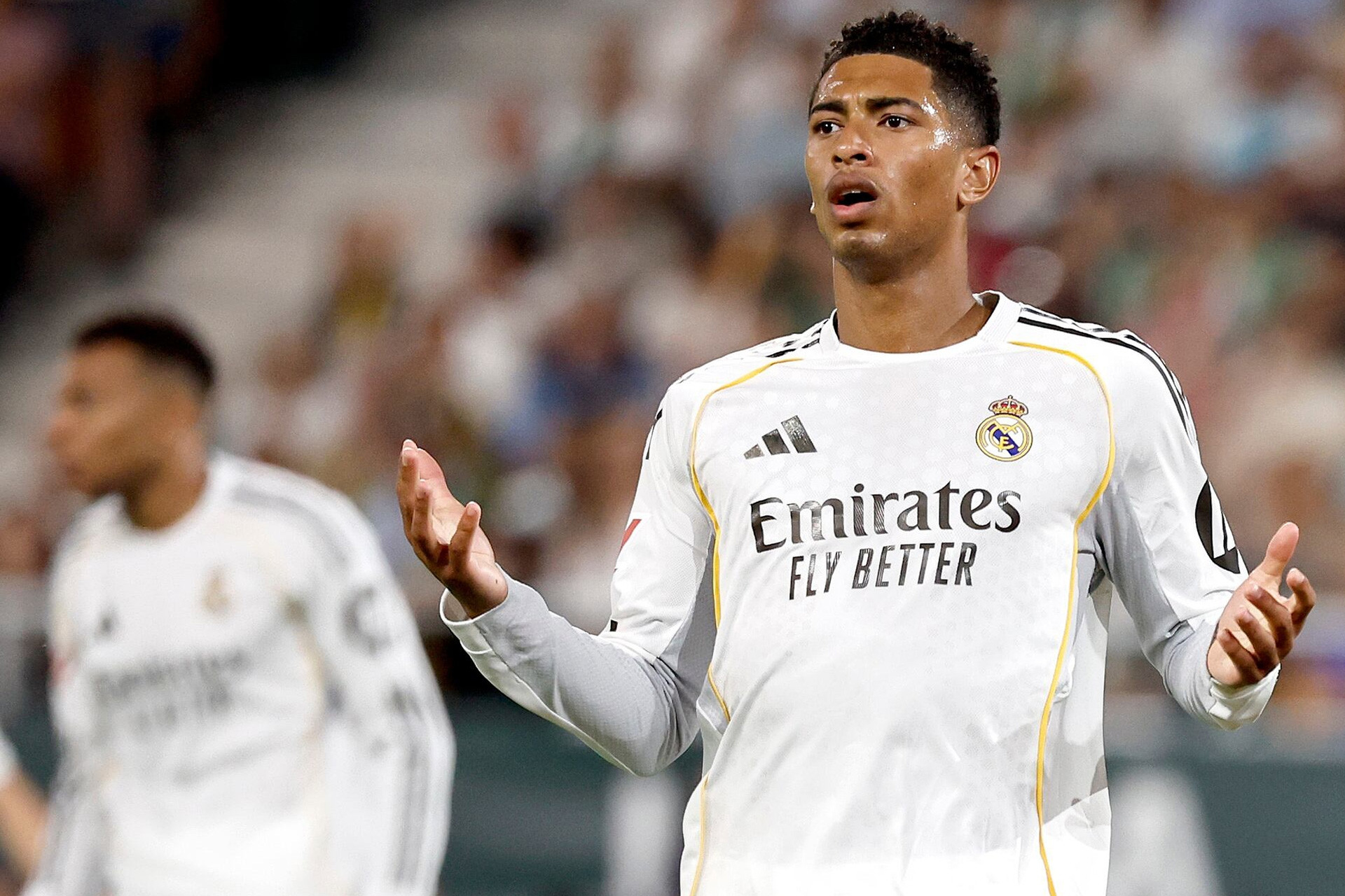 Real Madrid ngậm đắng trước Betis: Mời Barca vô địch La Liga