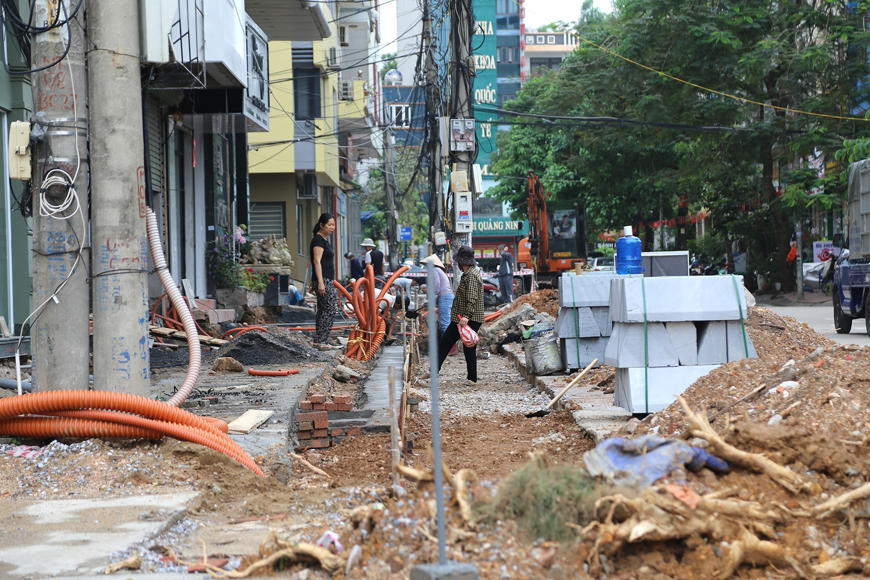 'Thủ phủ' du lịch Quảng Ninh ngổn ngang, người dân lo hụt khách dịp lễ