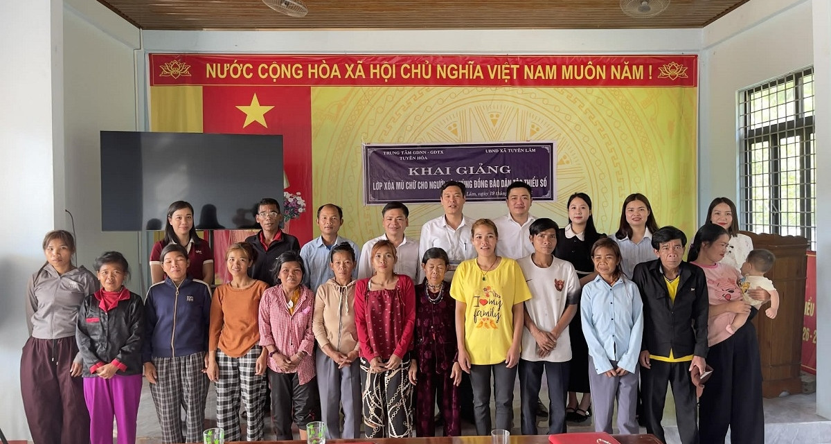 'Tôi sẽ cố gắng tập viết, tập đọc để tự ký tên mình'