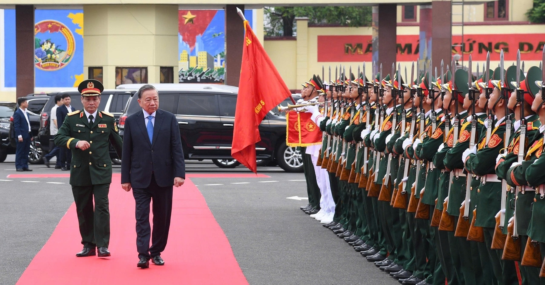 Tổng Bí thư, Chủ tịch nước thăm và làm việc tại Quân khu 5