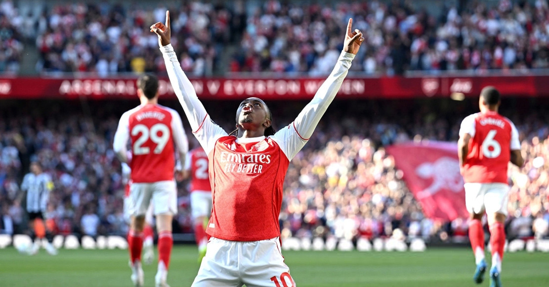 Thắng vất vả Newcastle, Arsenal trở lại đầu bảng Premier League