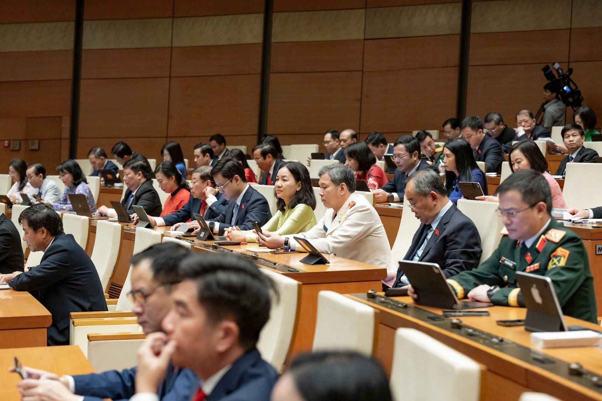 Từ nghị trường đến đời sống văn hóa