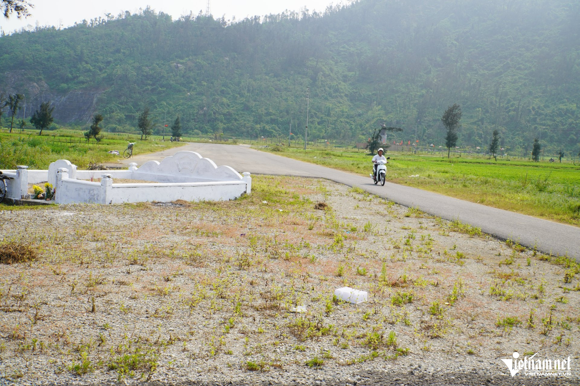 W- a ngôi mộ4.JPG.jpg