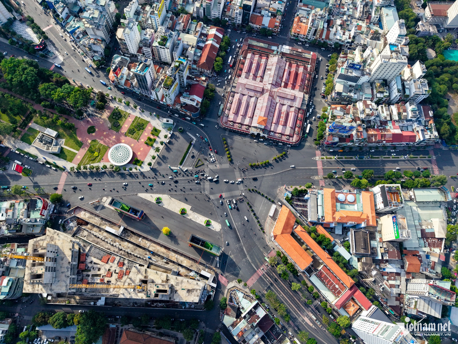 W-Bến Thành Nguyễn Huế.jpg