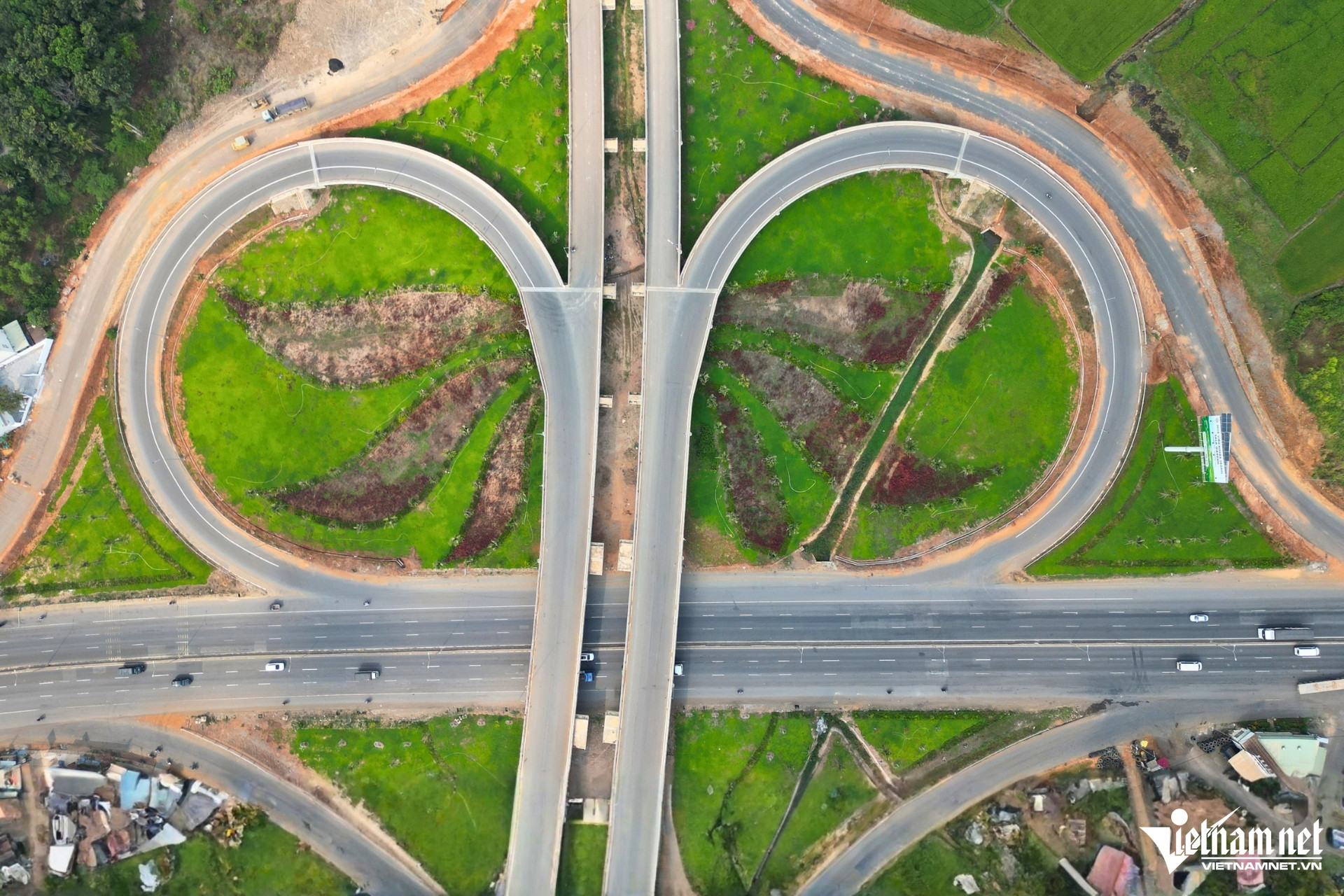 W-duong san bay long thanh 8.jpg