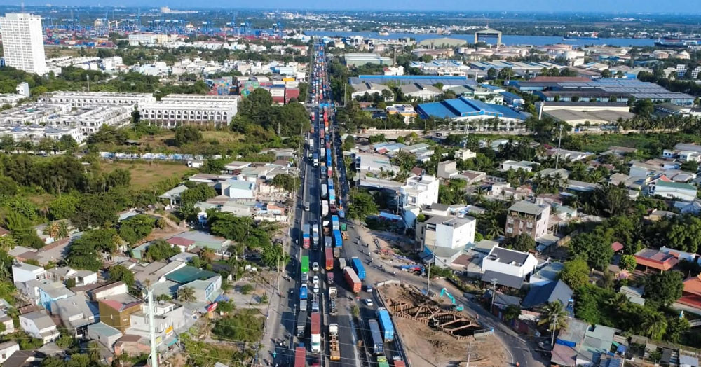 Xe cá nhân 'rồng rắn' rời TPHCM dịp nghỉ lễ, ùn ứ cả hai cửa ngõ Đông - Tây