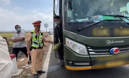 Xe khách 'nhồi' thêm 13 người dịp lễ, tài xế và chủ xe bị phạt 97,5 triệu đồng.png