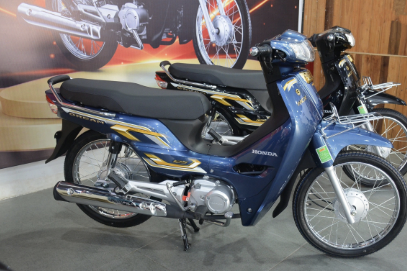 Xe máy số độc lạ nhập Thái Lan, Malaysia về Việt Nam đội giá cả trăm triệu đồng