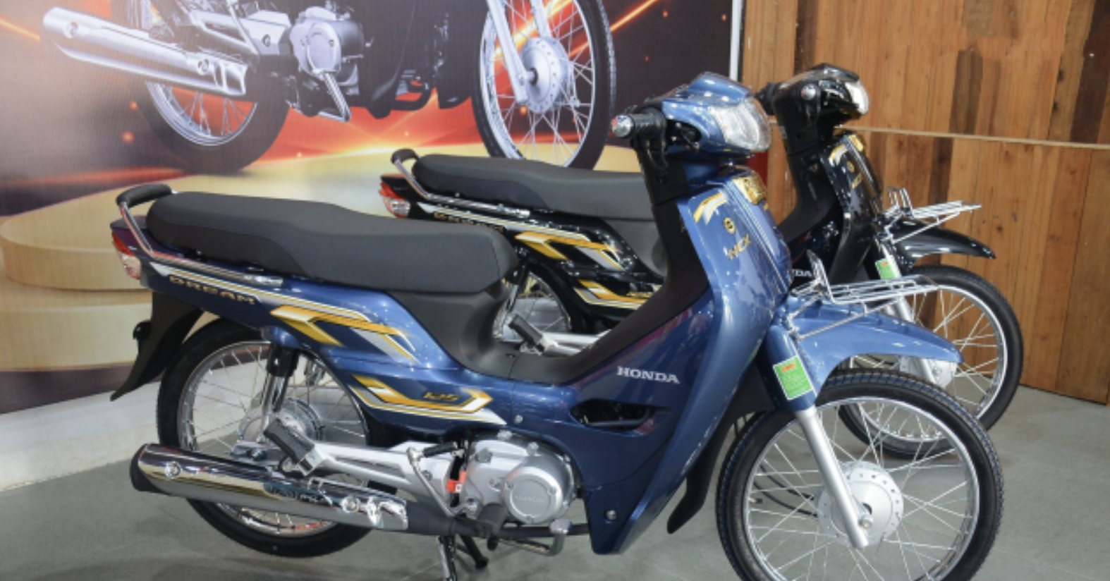 Xe máy số độc lạ nhậpThái Lan, Malaysia về Việt Nam đội giá cả trăm triệu đồng