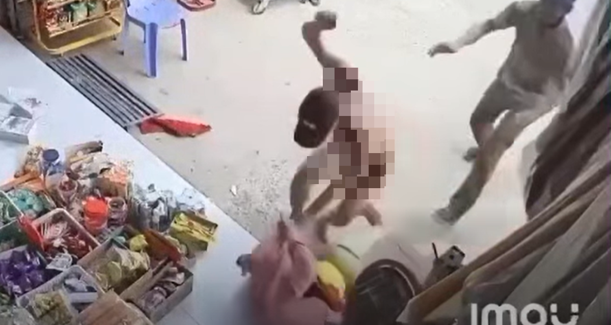 Xôn xao clip người đàn ông khỏa thân xông vào tiệm tạp hóa hành hung cô giáo