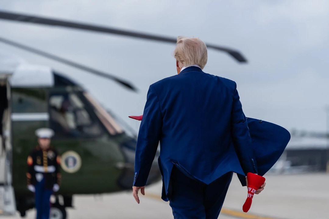 10DC TRUMP MAGA top qzvg superJumbo.jpg