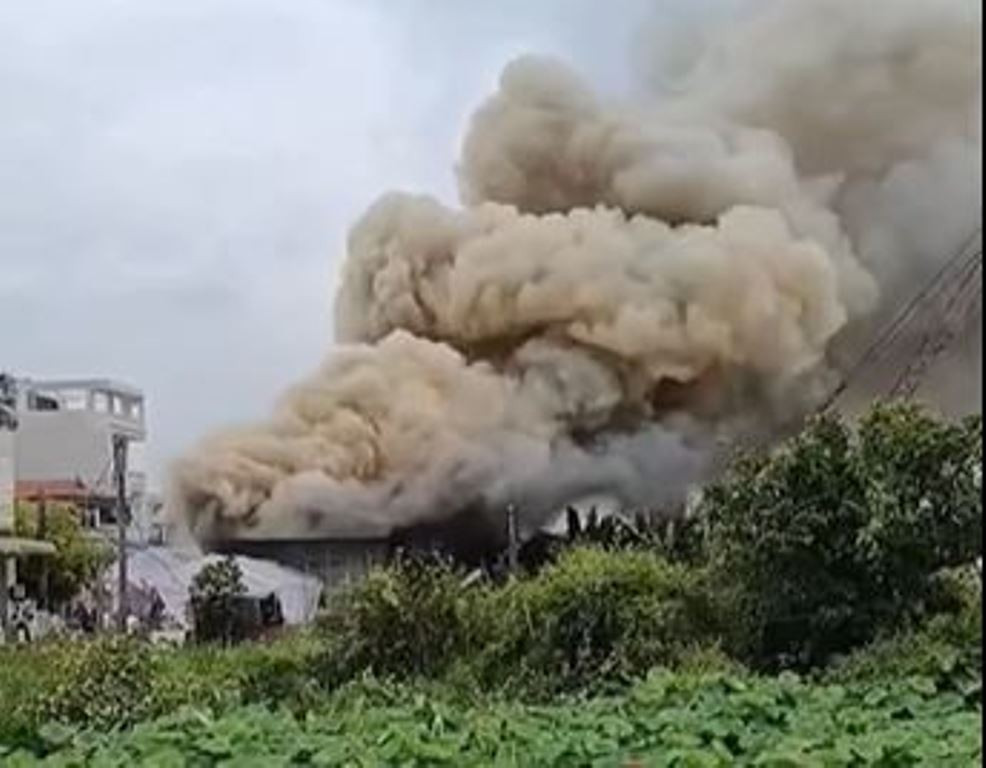 chay cong ty san xuat mu.JPG