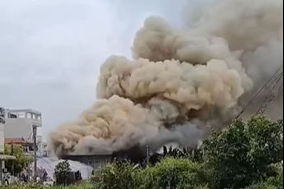  Cháy tại công ty sản xuất mũ ở Hải Phòng, đám cưới bên cạnh phải sơ tán 