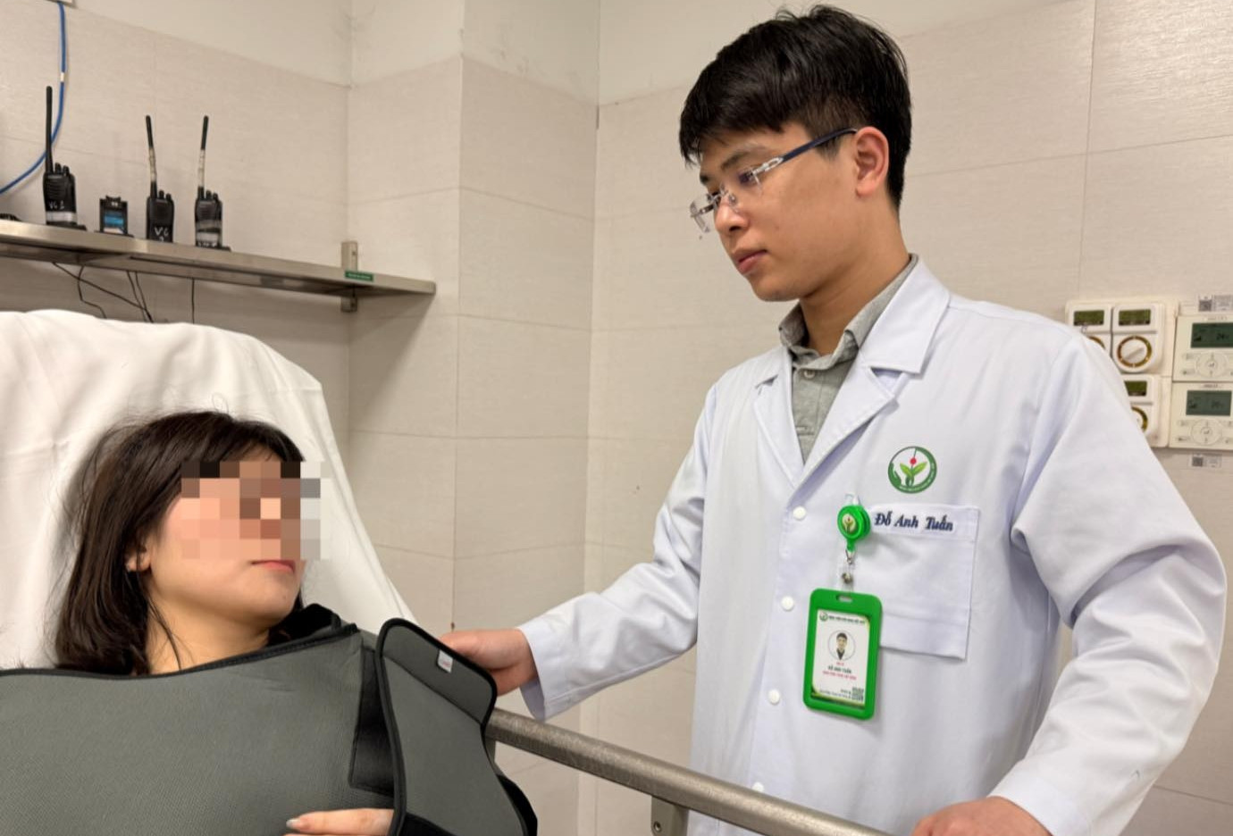  Chuyển gấp nạn nhân vụ xe khách lao xuống vực về Hà Nội, 2 ca tổn thương nặng 