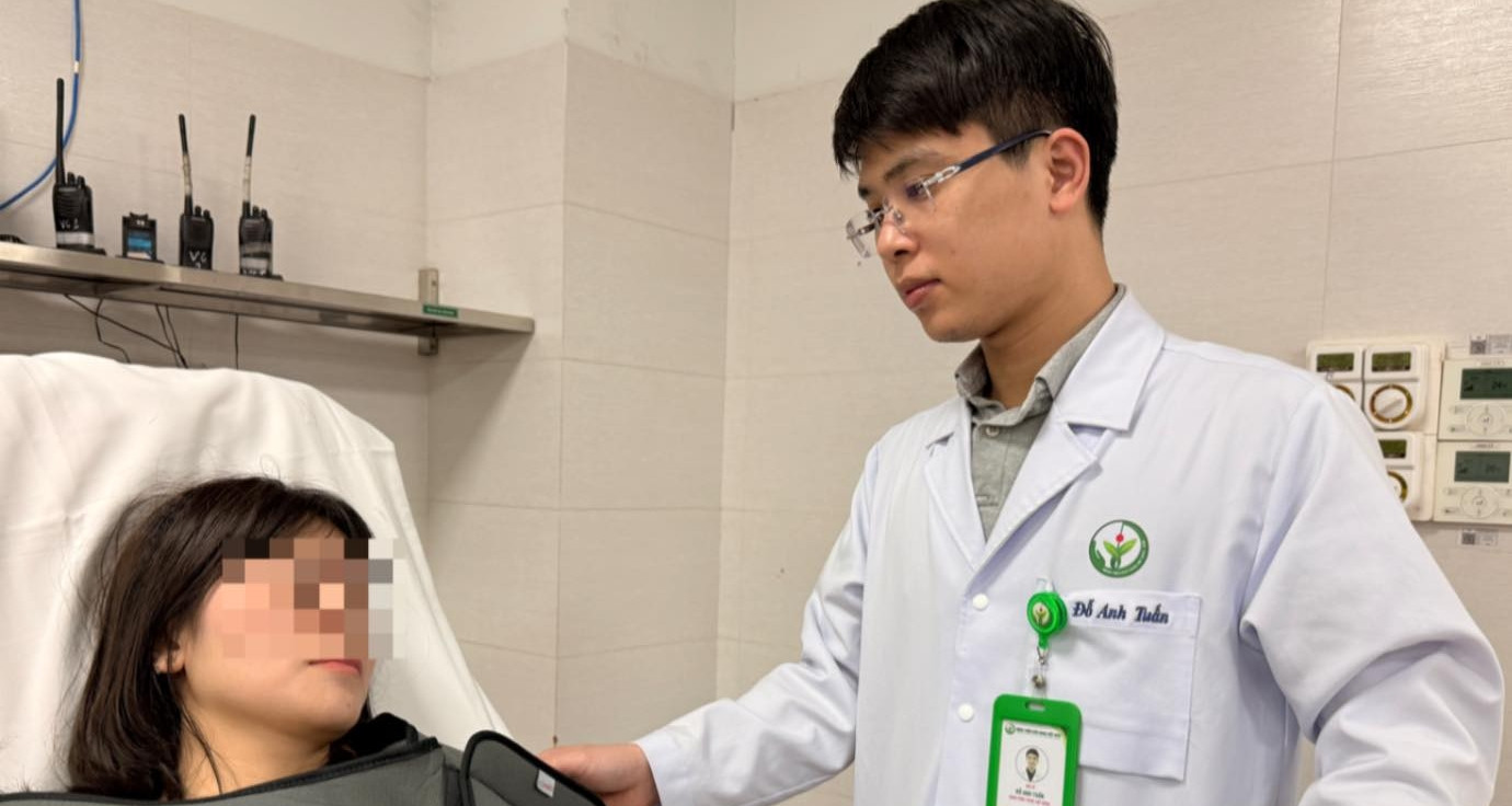 Chuyển gấp nạn nhân vụ xe khách lao xuống vực về Hà Nội, 2 ca tổn thương nặng