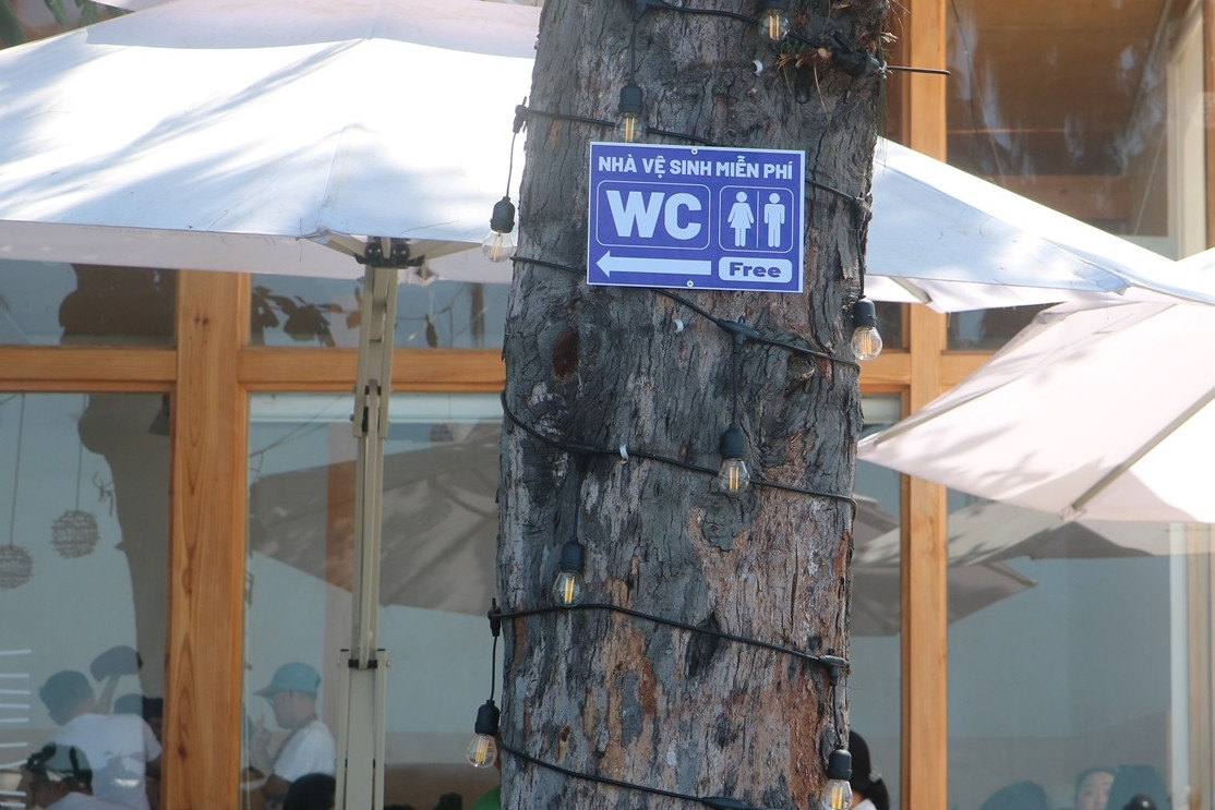 Hàng loạt quán ở Vũng Tàu treo biển 'lạ' dịp nghỉ lễ: Du khách thoải mái vào