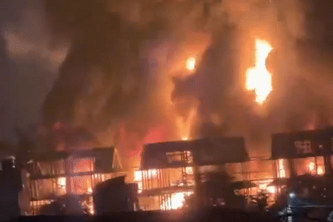 Hiện trường cháy bãi chứa dầu thải ở Hà Nội: Lửa ngùn ngụt, khí độc bốc mạnh