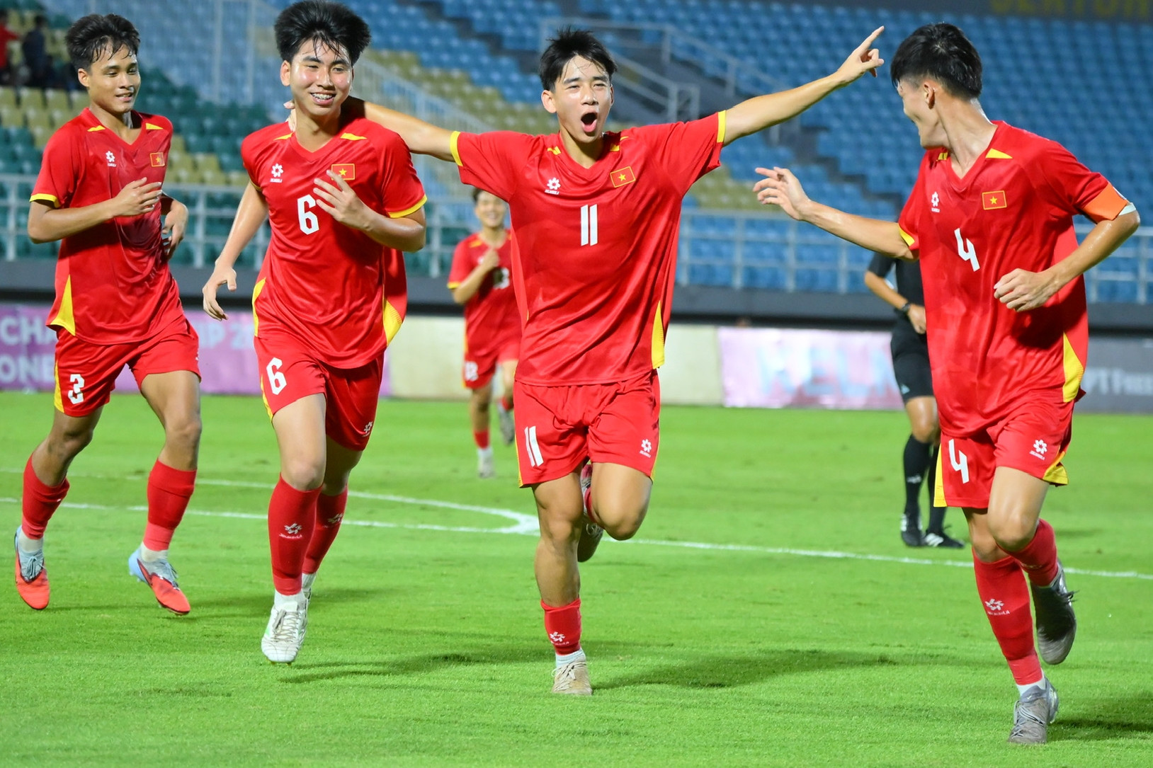 HLV Cristiano Roland tung chiêu, U17 Việt Nam quyết lấy vé World Cup