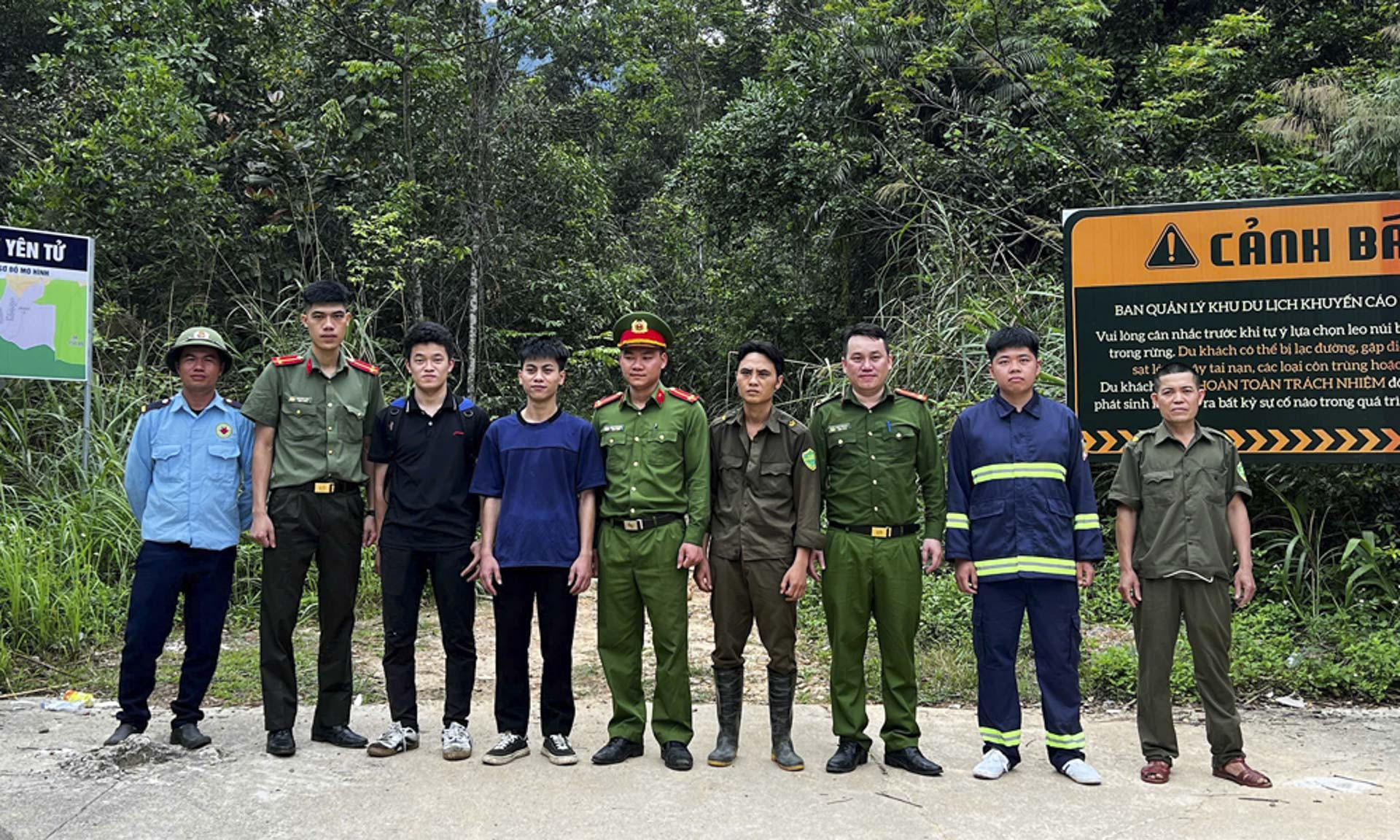 khách lạc tây yên tử.JPG