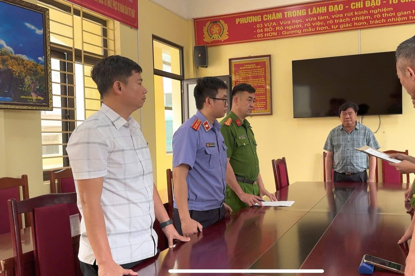 Khởi tố một giám đốc công ty vụ cột điện lăn khiến người đàn ông tử vong