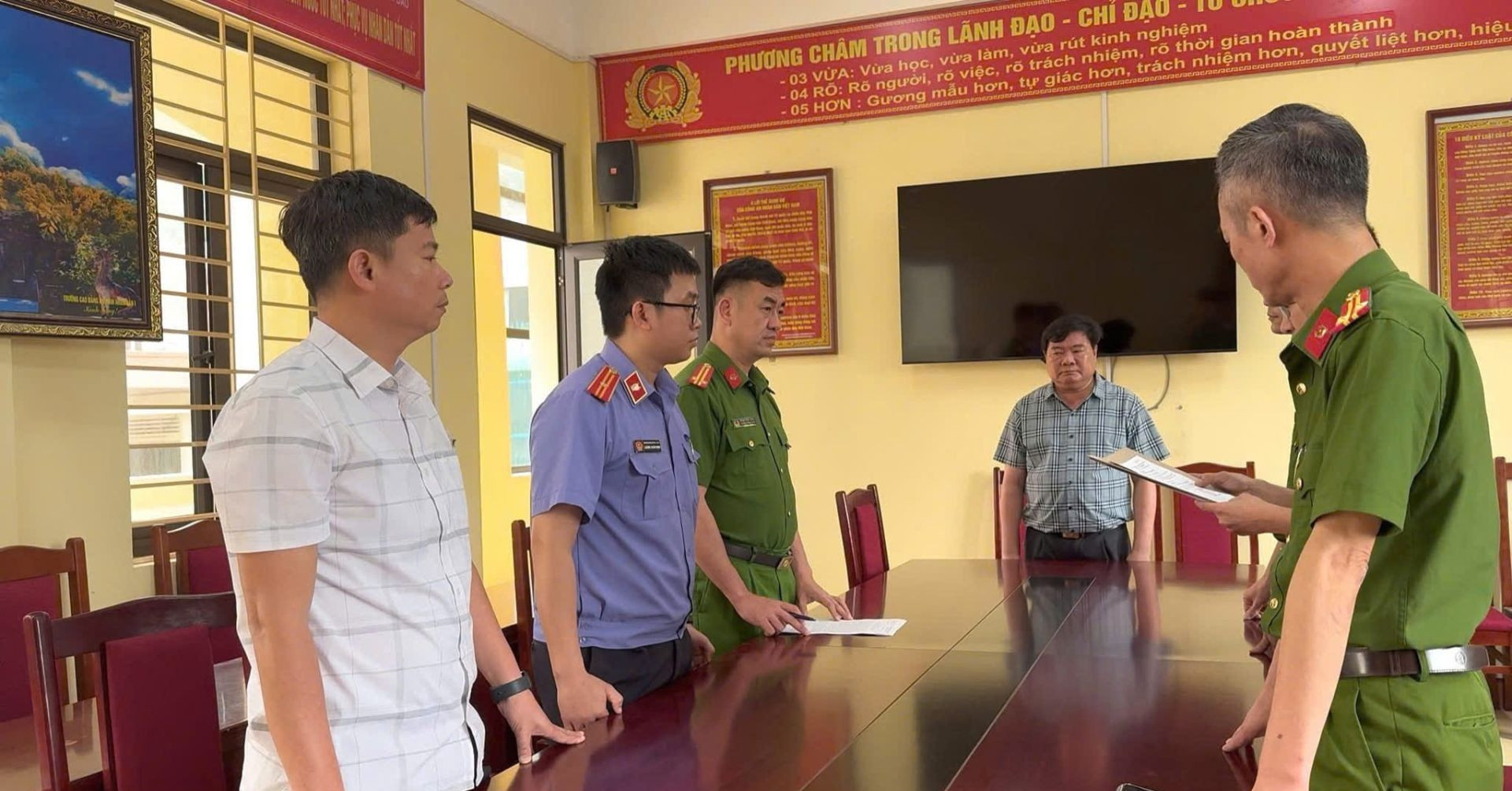 Khởi tố một giám đốc công ty vụ cột điện lăn khiến người đàn ông tử vong