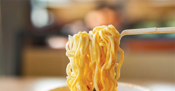 Người đàn ông trẻ suy giảm chức năng thận vì một thói quen ăn tối