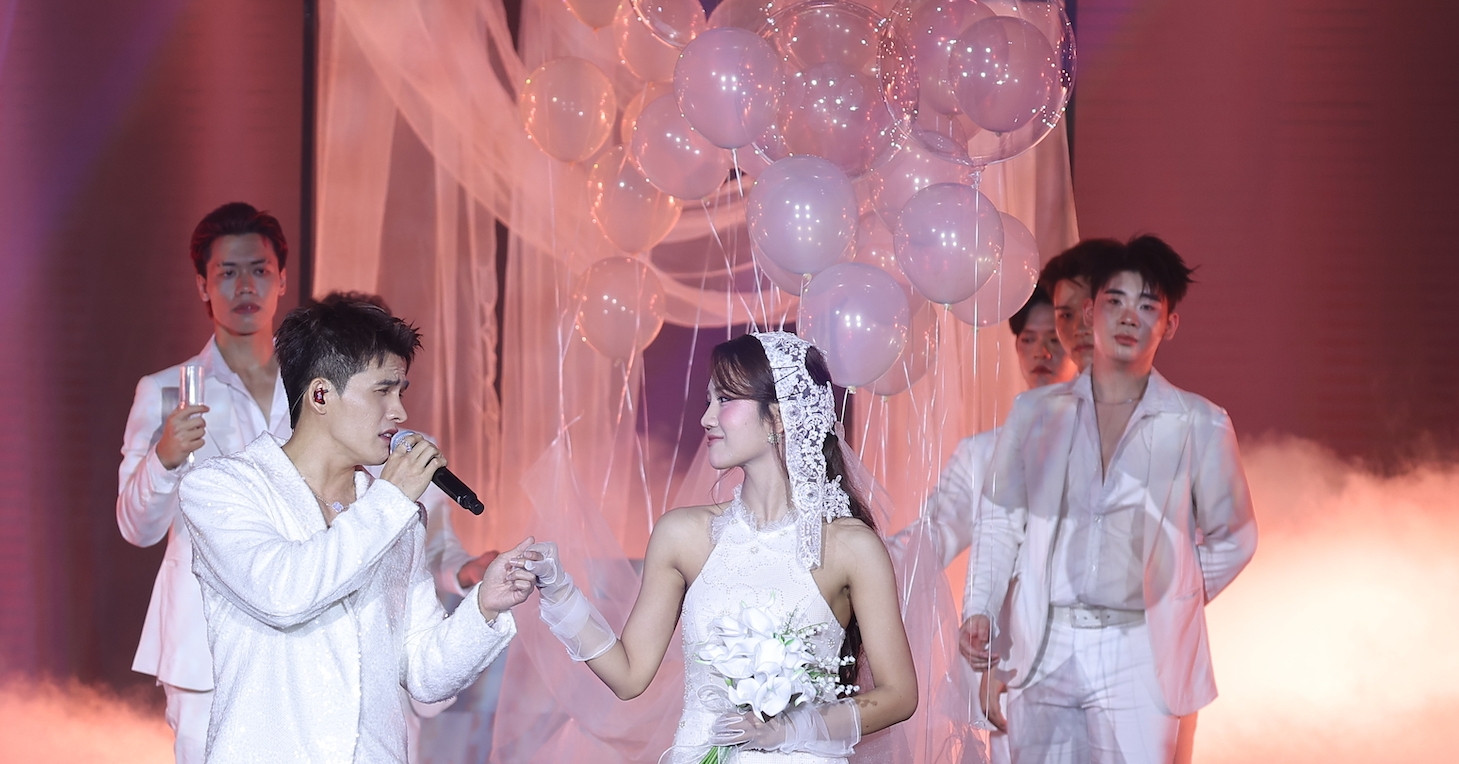 Quốc Thiên cảm ơn ‘cô dâu’ ngay trên sân khấu, Cẩm Ly sexy tuổi U60