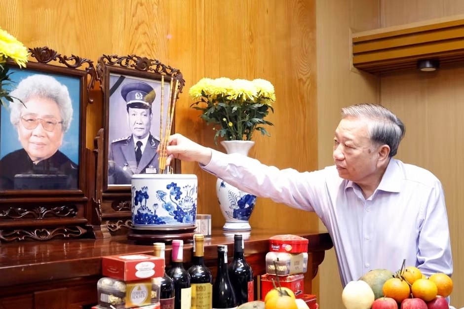  Tổng Bí thư, Chủ tịch nước dâng hương tưởng nhớ các lãnh đạo tiền bối 