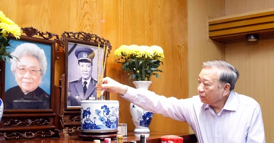 Tổng Bí thư, Chủ tịch nước dâng hương tưởng nhớ các lãnh đạo tiền bối