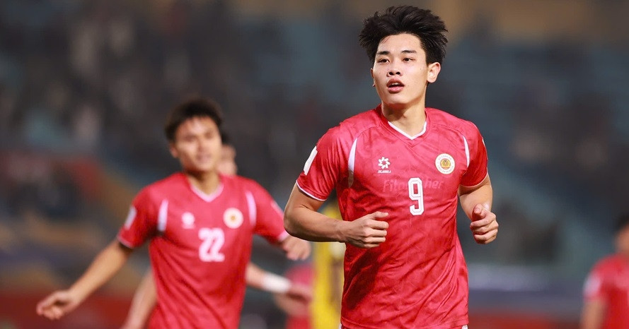 Đình Bắc lập hat-trick, CAHN tiến sát ngôi vương