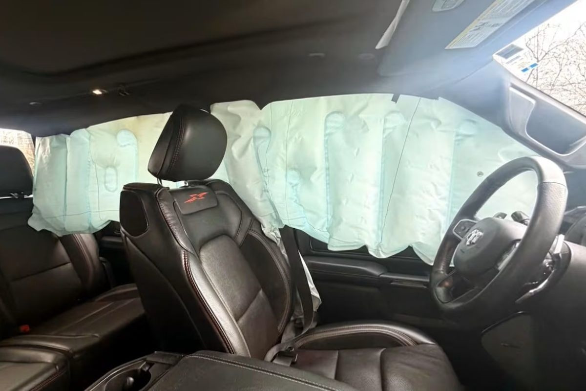 Túi khí tự bung, chủ xe mất hơn 400 triệu tiền sửa chữa vì hãng từ chối bảo hành