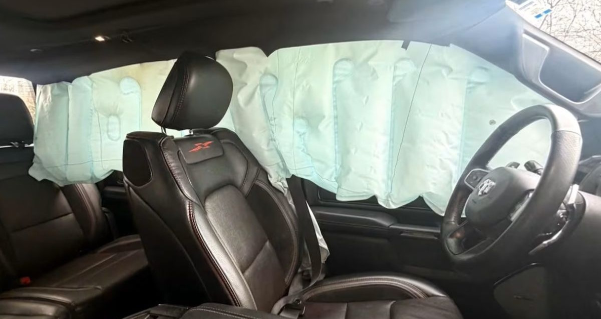 Túi khí tự bung, chủ xe mất hơn 400 triệu tiền sửa chữa vì hãng từ chối bảo hành