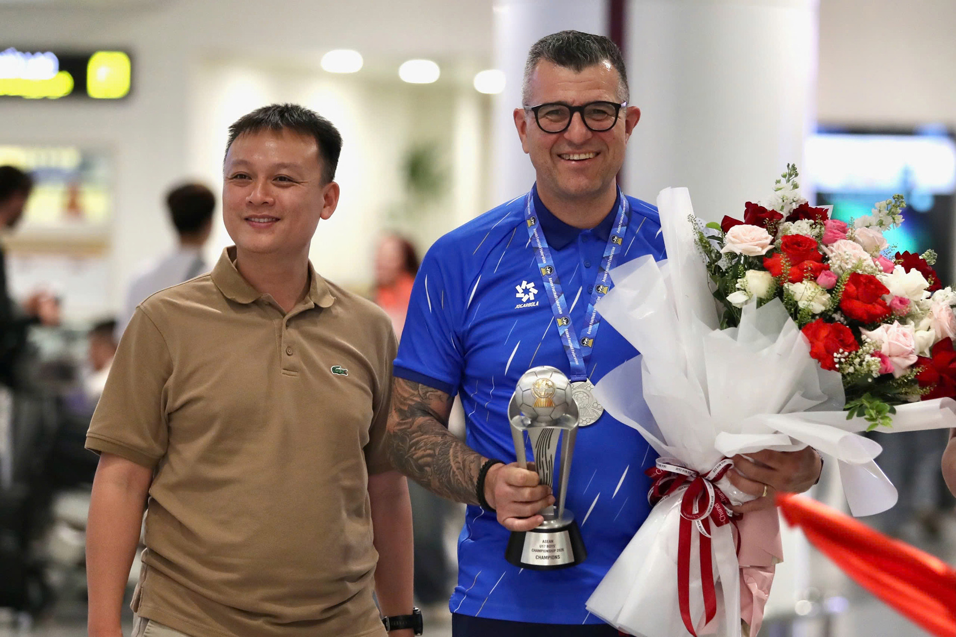 U17 Việt Nam rộn ràng mang Cúp vô địch Đông Nam Á về nước u17 viet nam 10.jpeg