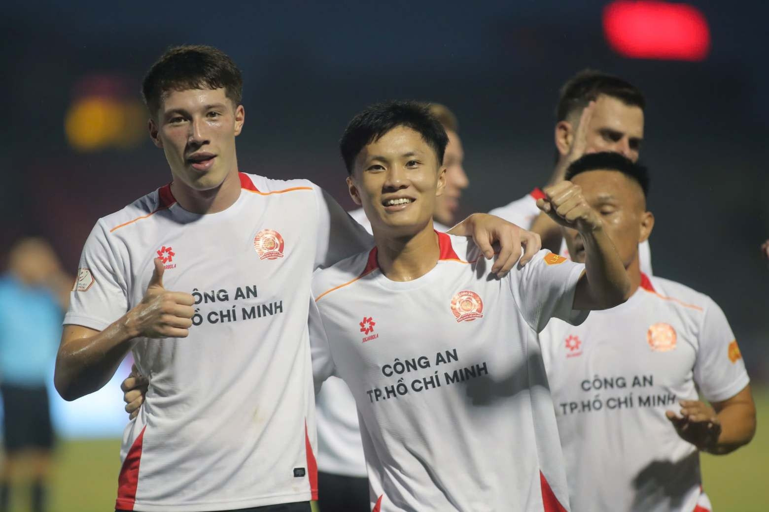 Vắng Tiến Linh, cầu thủ Việt kiều Anh giúp CA TPHCM thắng giải tỏa