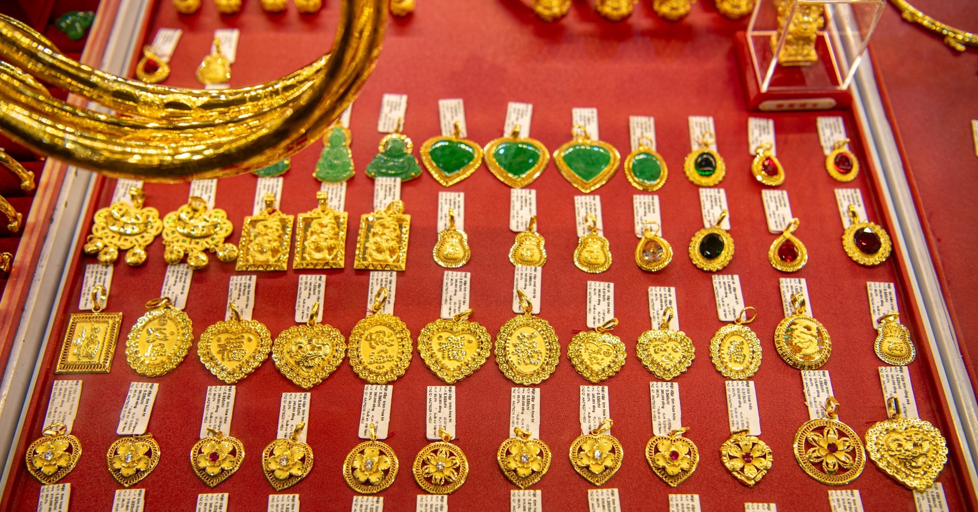 Giá vàng hôm nay 28/4/2026 rơi mạnh, vàng SJC tiếp tục điều chỉnh